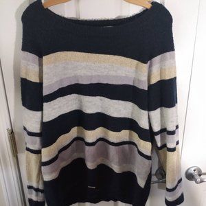 NAVY STRIPED SWEATER